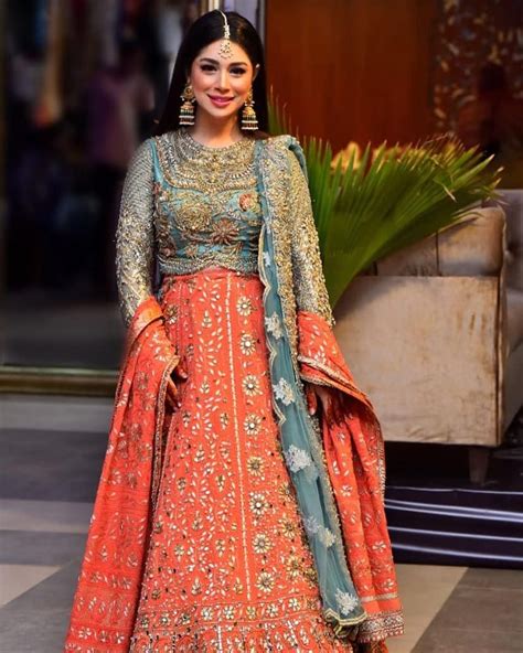 Awesome Photos Of Actress Sidra Batool At A Wedding Event