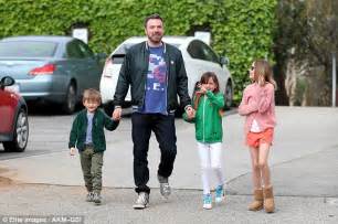 Ben Affleck Smiles As He Spends Time With The Kids Daily Mail Online