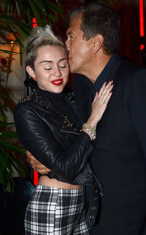 Miley Cyrus And Mario Testino From La Photo Du Moment E News