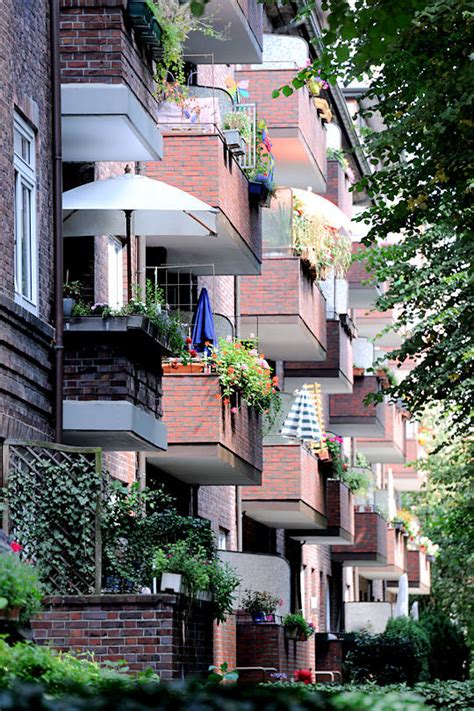 Wohnung hamburg hamm wohnung hamm. bildarchiv-hamburg.com: Foto „Balkons mit Sonnenschirmen ...