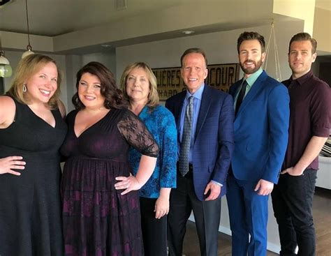 Chris evans official instagram a starting point: Chris ️ Evans & family attend the world premiere of ...