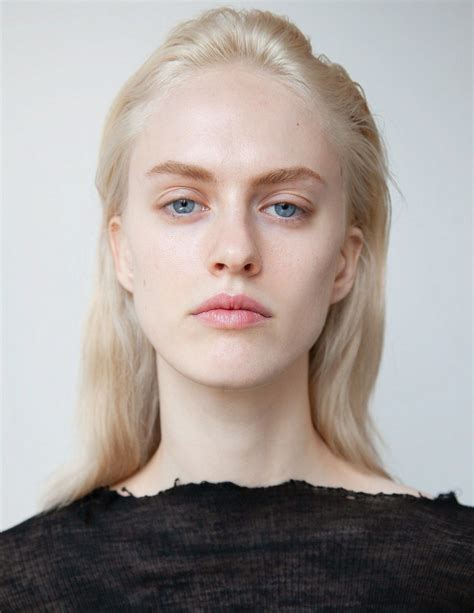 This Model Went Extreme Blonde For Paris Fashion Week—and Shes Nearly Unrecognizable Model