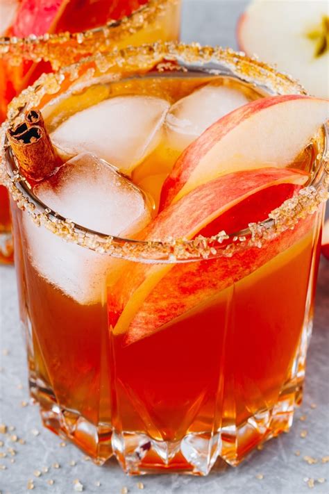 25 Best Fall Cocktails To Make This Autumn Insanely Good