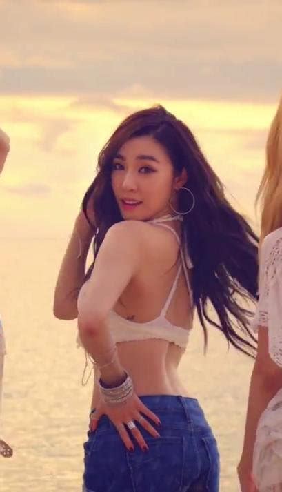 6 Times Tiffany Steals Hearts With Her Sexy Back Daily K Pop News