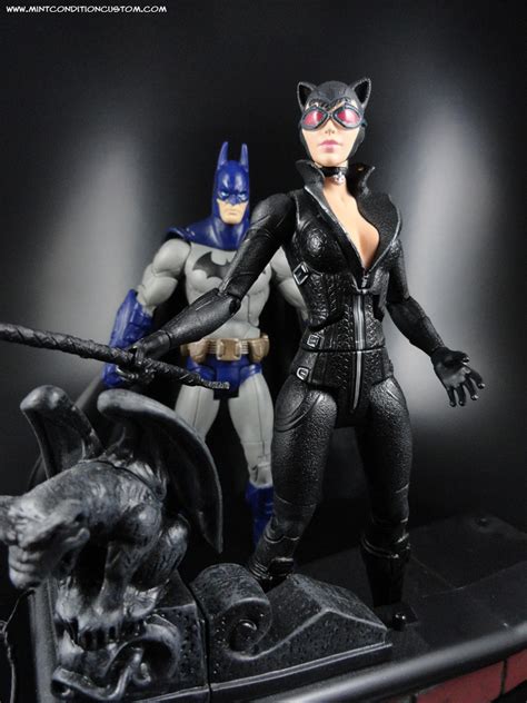 It was developed by rocksteady studios and published by eidos interactive in conjunction with dc entertainment and warner bros. Review - Batman / Catwoman 2 Pack (Arkham City) - Batman ...