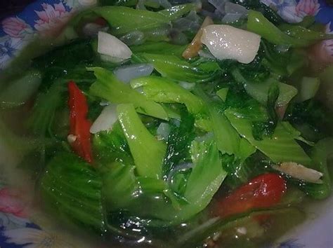 Sawi hijau•tauge•bumbu iris :•bawang merah•bawang putih•tomat•pelengkap•lengkuas geprek. Resep dan Cara Membuat Sayur Sawi Hijau Kuah Bening yang Lezat dan Sederhana - Selerasa.com