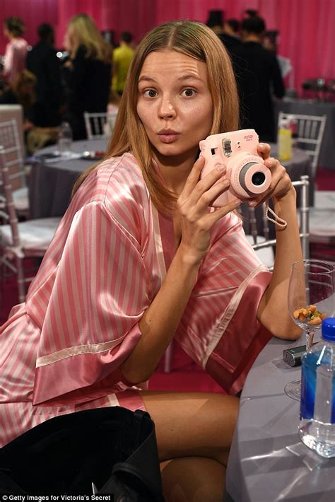 Victorias Secret Model Magdalena Frackowiak S Slams Reporters
