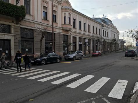 Intézményünk területén ingyenesen parkolhat, amennyiben az első parkoló megtelt, kérjük használja az udvari hátsó parkolónkat. Szupertitkos akció keretében sikerült átvinni a parkolás ...