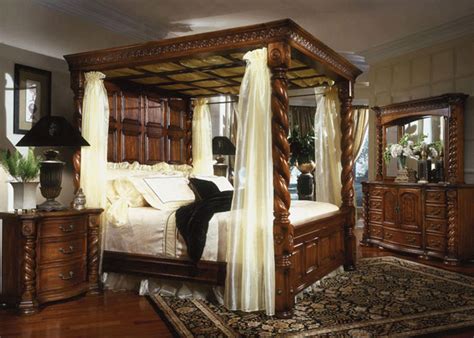 Beds were more highly developed in design terms than most things in the comfortless days of the early tudor era. Pin on A little bit of everything...