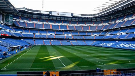 Toen de coronacrisis begon, startte ook de verbouwing van het iconische stadion. Real Madrid öffnet Bernabéu-Stadion für Kampf gegen ...