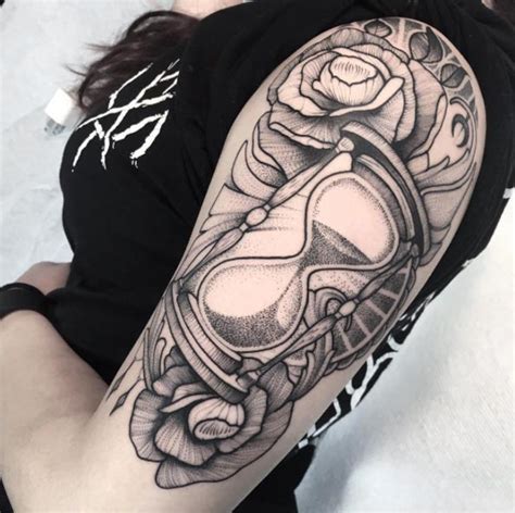 50 Amazing Hourglass Tattoos And Meanings Tattooblend