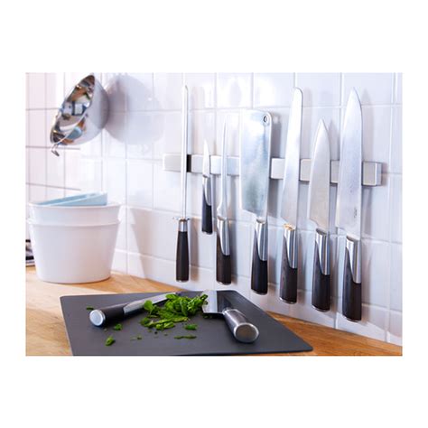 Todo cociñeiro na casa necesita un conxunto de potas e tixolas de calidade. Ikea hacks their magnetic knife rack | Better Homes and ...