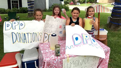 Girls Lemonade Stand Raises 10k For Families Of Fallen Dallas Police Officers Dallas Police