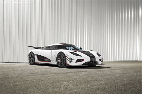 Koenigsegg One1 Technical Specs Fuel Consumption Dimensions