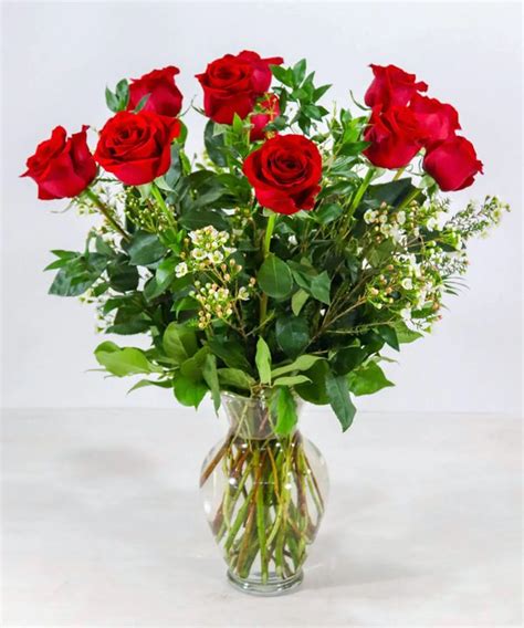 12 Luxury Roses In Vase 12 Roses Red Roses Valentines Red Roses