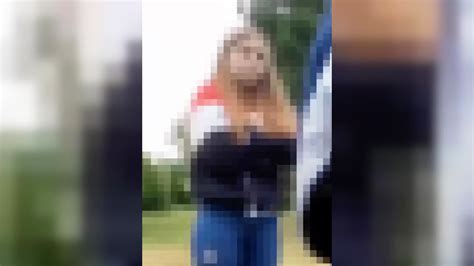 Prügel Video Mädchen Gang Schlägt Auf 14 Jährige Ein