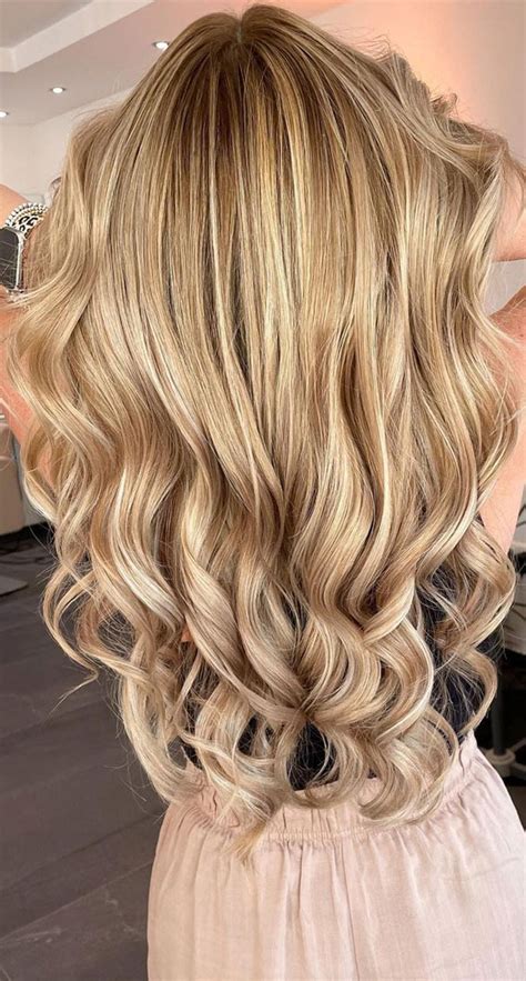 Cute Summer Hair Colours Hairstyles Soft Waves On Warm Golden Honey
