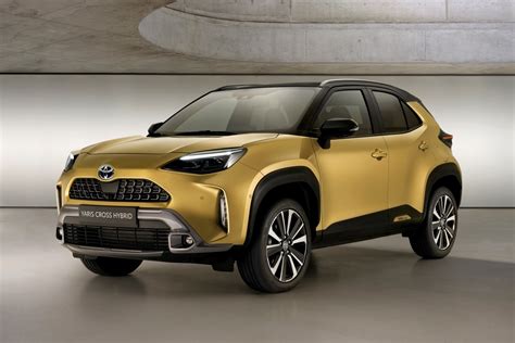 Toyota Prodává Hybridy Jako Housky Na Krámě Fdrivecz