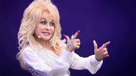 Without Dolly Parton One Of The Most Iconic 90s Shows Would Never