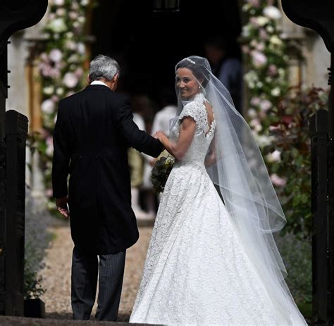Kate middleton hochzeitskleid britische königsfamilie prinzessin kate royale hochzeiten britische monarchie hochzeit strauss prinzessinnen. Pippa Middleton: Ihr Hochzeitskleid von Giles Deacon in ...