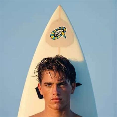 45 iconic ideas for surfer hair for men