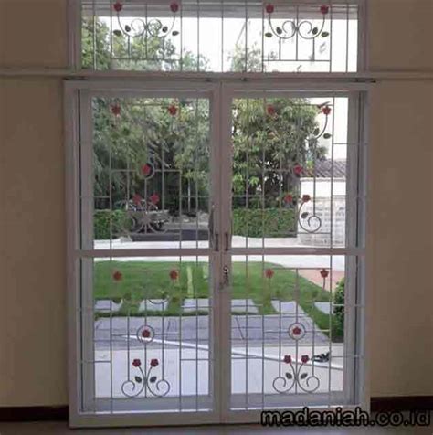 Ada banyak model teralis jendela yang bisa anda pilih untuk mempercantik jendela rumah, tinggal di sesuaikan saja dengan bentuk jendela. Wow 30+ Gambar Teralis Jendela Motif Bunga - Gambar Bunga ...
