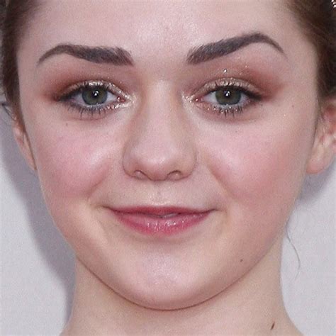 Maisie Williams Makeup Brown Eyeshadow Gold Eyeshadow And Clear Lip