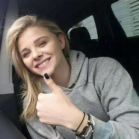 Chloë give a thumbs up to this post Scrolller