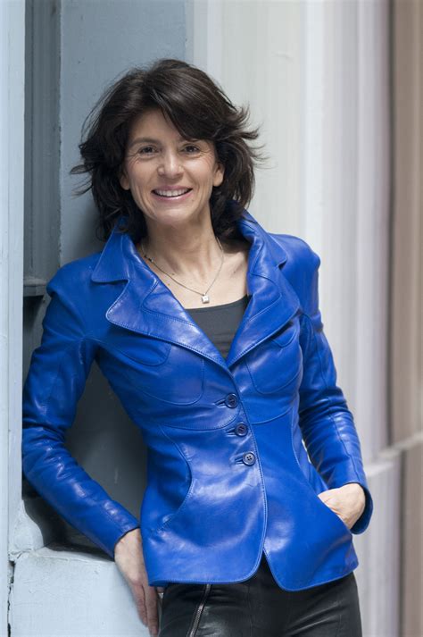 Anne nivat is a director and writer, known for docs interdits (2011), rien n'est impossible (2018) and la maison haute (2005). Anne Nivat se raconte en musique - rts.ch - Musiques