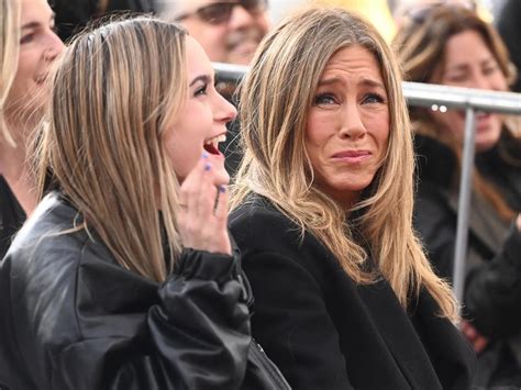Jennifer Aniston In Tears As Friends Co Star Courteney Cox Receives