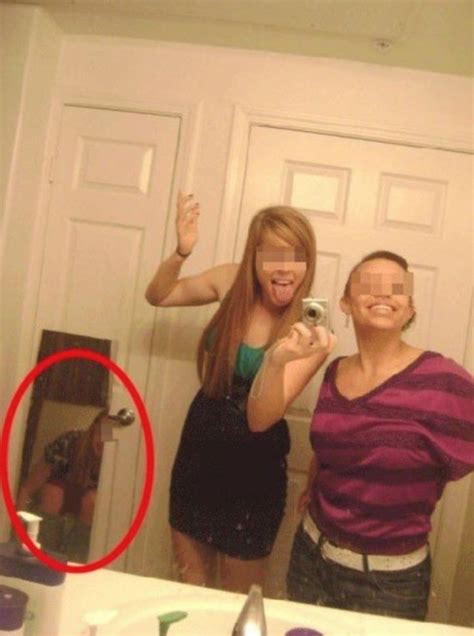 embarrassing selfie reflection fails that will freak you out thatviralfeed