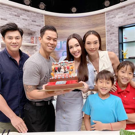 ผอ.สำนักงานเขตพื้นที่การศึกษาประถมศึกษาอุทัยธานี เขต ๑ ร่วมกับพิธีกรช่องnbtมาถ่ายทำวีดีทัศน์บ้านพักครูโรงเรียน โดยมีครูและนักเรียนให้ความ. Sweet Me Bakery สวีทมีเบเกอรี่ ส่งเค้กทั่วประเทศ : หน้าour ...