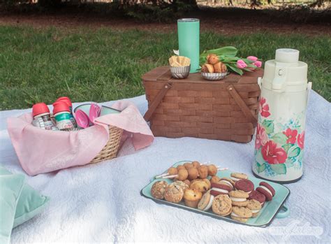 Coffee And Dessert Picnic Is The Perfect Way To Enjoy Spring Weather
