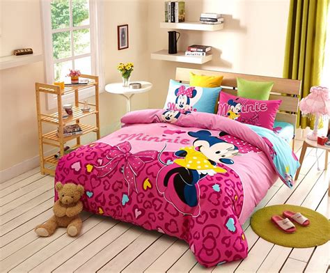 Changing bedroom themes might be one of the alternatives. Disney Minnie Mouse Pink Bedding Set For Teen Girls ...