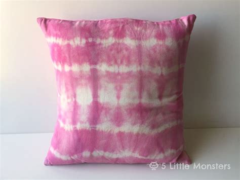 5 Little Monsters Tie Dyed Pillow Tutorial