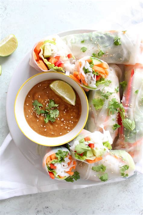 Thai Sommer Rolls With Peanut Dipping Sauce