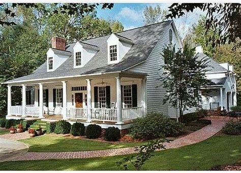 Charming Cape Cod Style Home Love That Front Porch Homeexterior