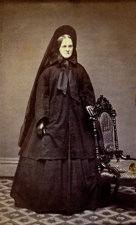 40 Eerie Portraits Of Women In Mourning Dress From The Victorian Era