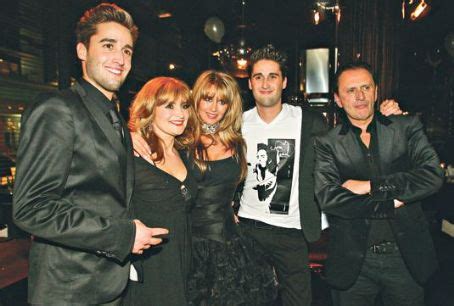 Im herbst 2004 zog király nach london, wo sie an ihrem ersten vollständigen englischsprachigen album arbeitete. Who is Viktor Király dating? Viktor Király girlfriend, wife