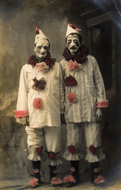 27 Hilarious Vintage Photos Of People Dressed In Pierrot From The Early 20th Century ~ Vintage