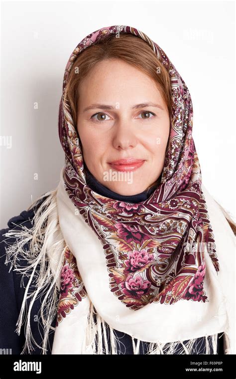 Young Woman Winter Smiling Hi Res Stock Photography And Images Alamy