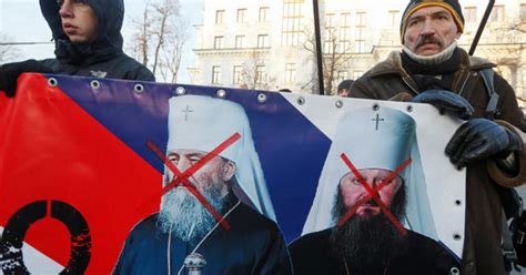 Ukraine S Orthodox Church Makes Historic Split From Russia Cbs News