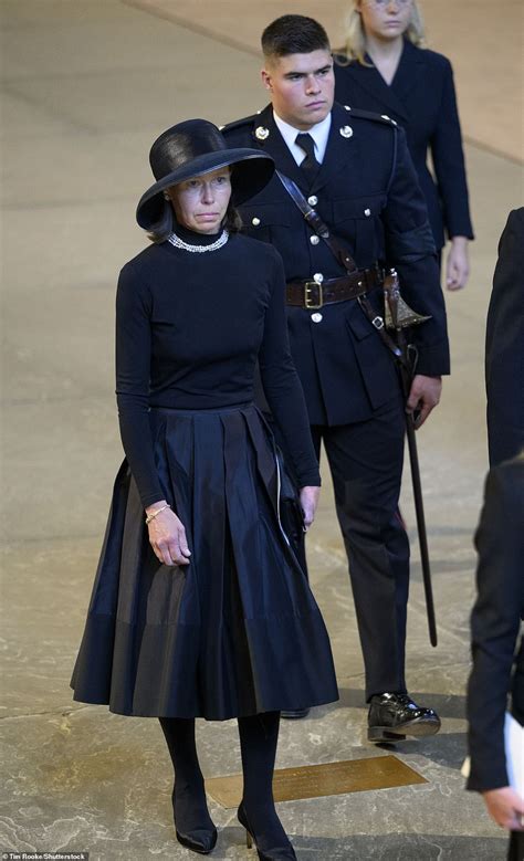 Lady Sarah Chatto Looks Solemn As She Attends The Queens Funeral Hot Lifestyle News