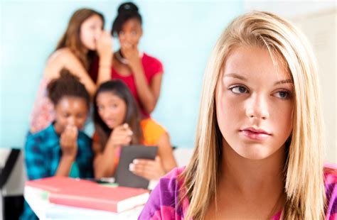 CYBERBULLYING O QUE É COMO PREVENIR E COMO INTERVIR