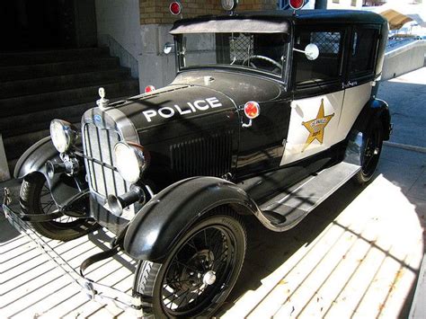18 Incredible Colorized Photos Of American Police Cars From Between The