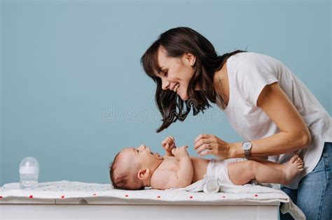 2431 Changing Baby Diaper Stock Photos Free And Royalty Free Stock