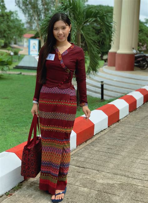 Pin By Thaethae Sheli On Myanmar Traditional Dresses Traditional