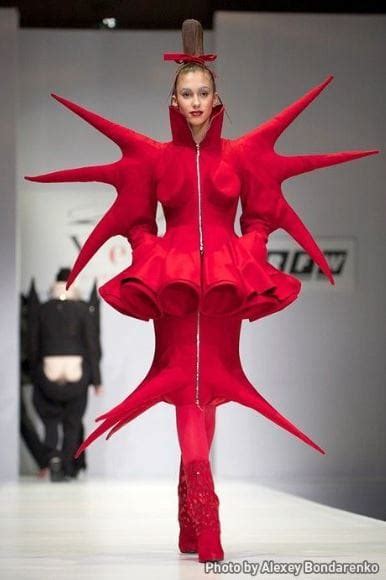 10 Weird And Crazy Runway Fashion That Only Insane People Would Wear Genmice
