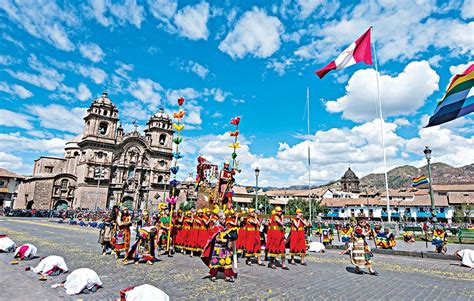 Inti raymi (en español fiesta del sol), es una ceremonia andina celebrada en honor de inti (el dios sol), que se realiza cada solsticio de invierno (21 de junio, en el hemisferio sur). Inti Raymi: 4 curiosidades sobre la Fiesta del Sol peruana
