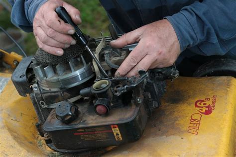 You can't get the most out of your grass cutter if you don't take care of it. 9 Steps to Clean Your Lawn mower Carburetor